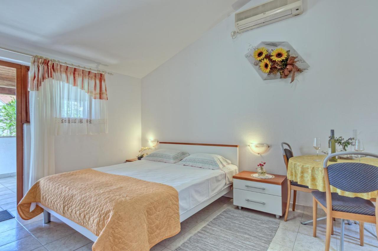 Apartmets Slavica 1644 Banjole Εξωτερικό φωτογραφία