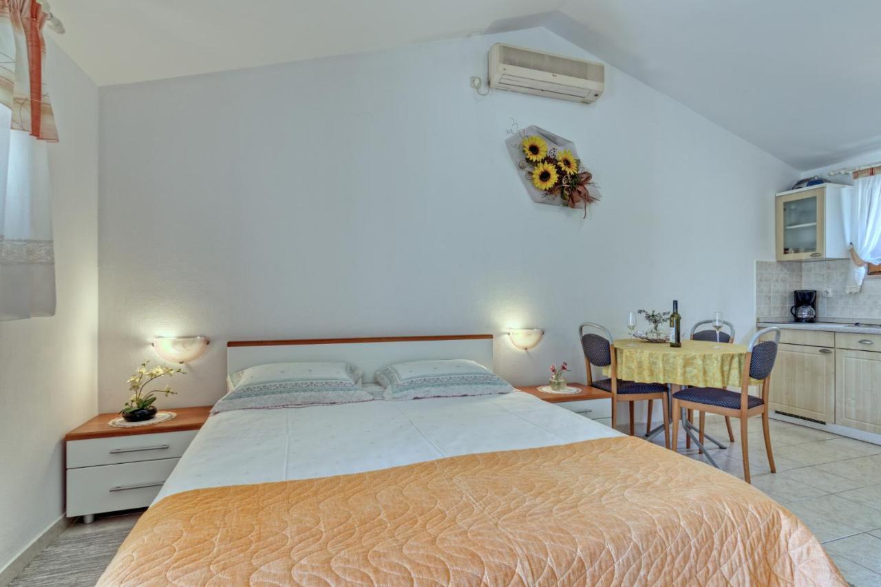 Apartmets Slavica 1644 Banjole Εξωτερικό φωτογραφία