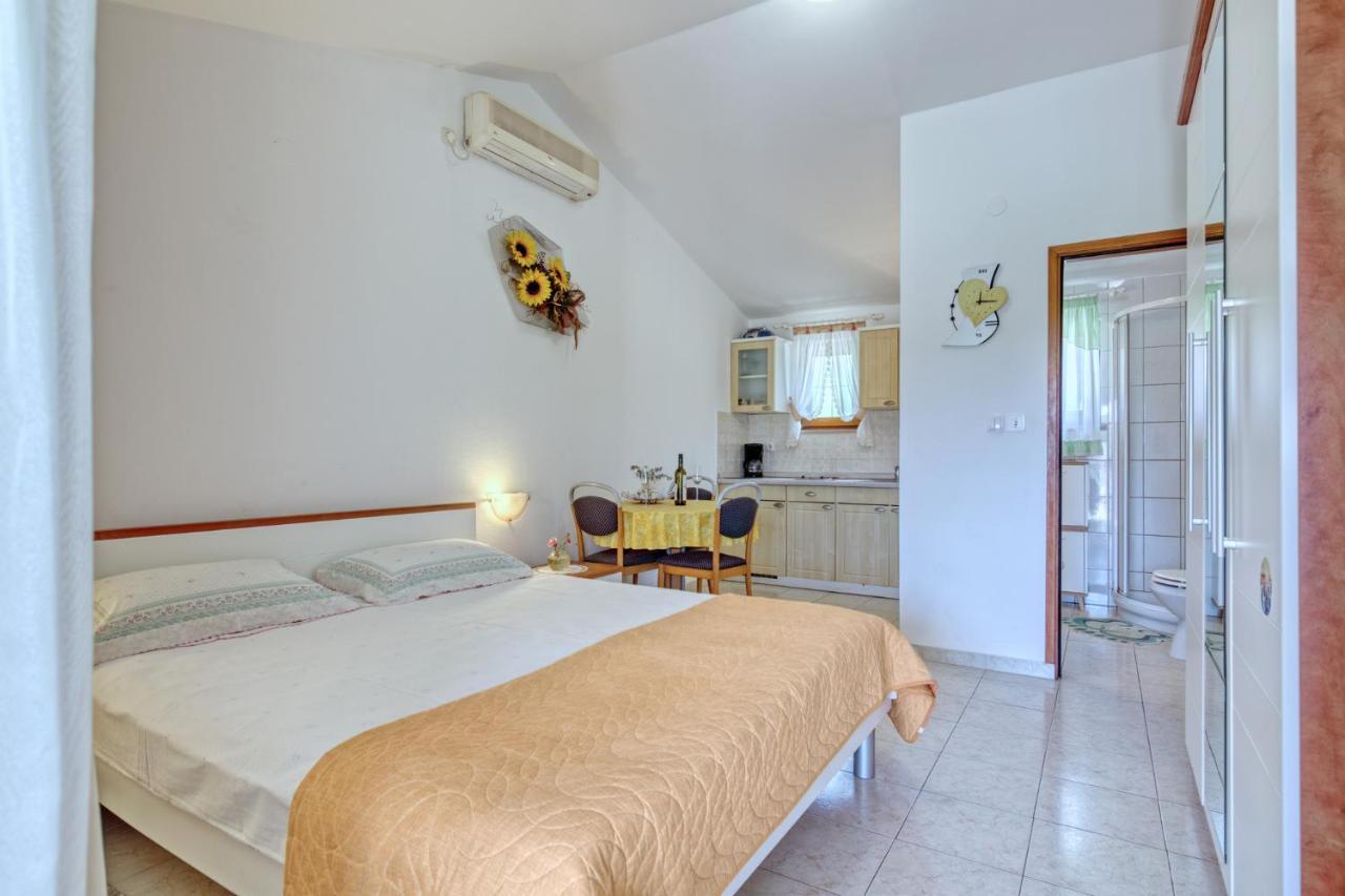 Apartmets Slavica 1644 Banjole Εξωτερικό φωτογραφία