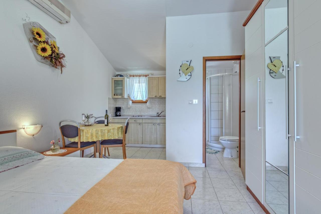 Apartmets Slavica 1644 Banjole Εξωτερικό φωτογραφία